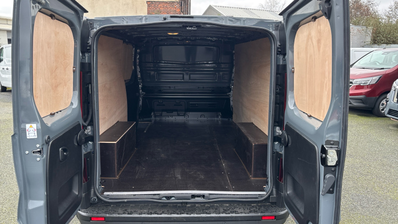 Nissan Primastar 30 L2 Diesel 2.0 dCi 150ps H1 Acenta Van Auto